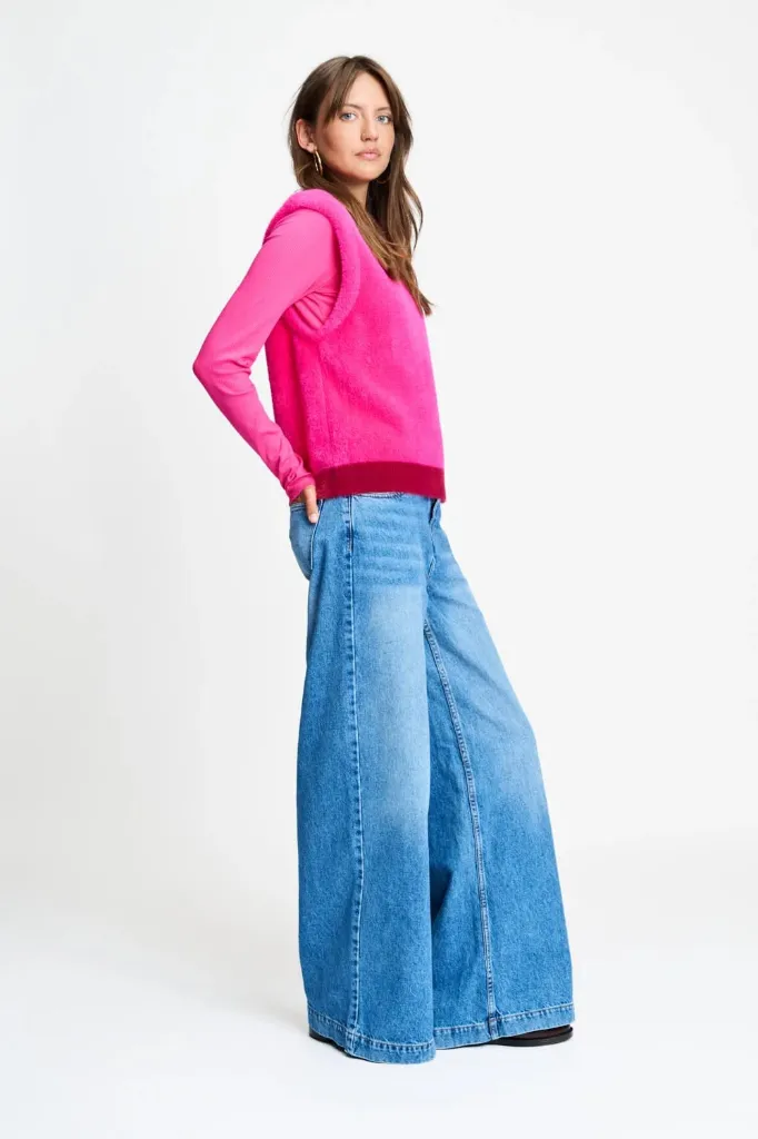 SP9780__06_POM_Amsterdam_SPENCER_SHELLY__ULTRA_PINK.webp